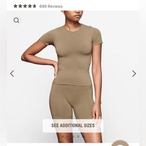 Skims SOFT SMOOTHING T-SHIRT | DESERT